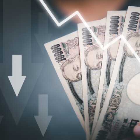 Yen-Weakens-as-Japan’s-Election-Loss-Raises-Political-Monetary-Uncertainty