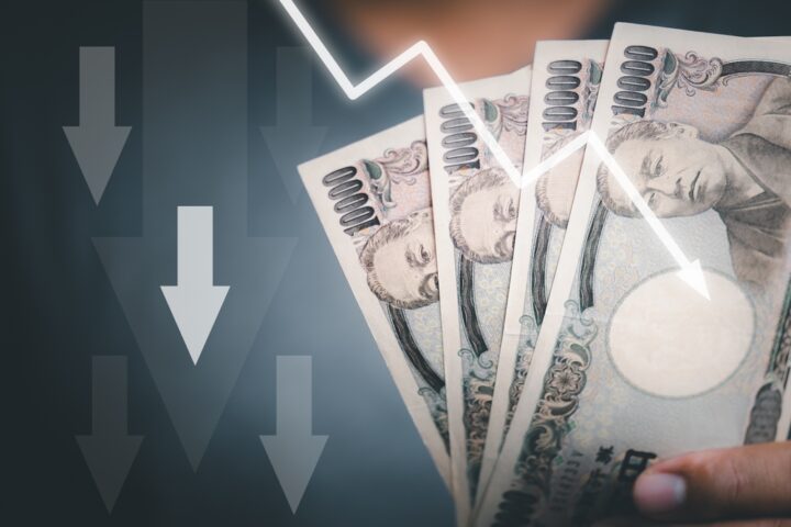 Yen-Weakens-as-Japan’s-Election-Loss-Raises-Political-Monetary-Uncertainty