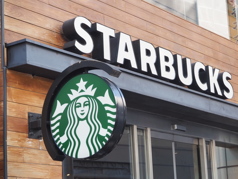 Starbucks-CEO-Plans-Return-to-Personal-Touches-to-Revive-Café-Experience