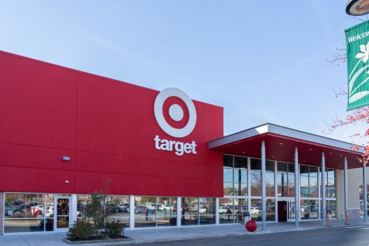 Target-Warns-of-Weak-Holiday-Season-as-Middle-Class-Shoppers-Pull-Back