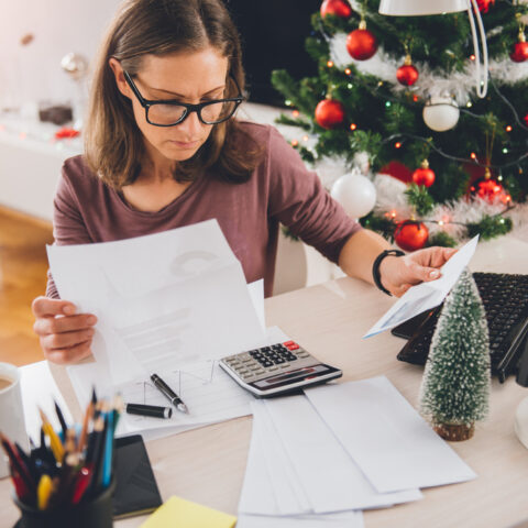 4-Strategies-to-Maximize-Holiday-Savings-in-a-High-Cost-Year