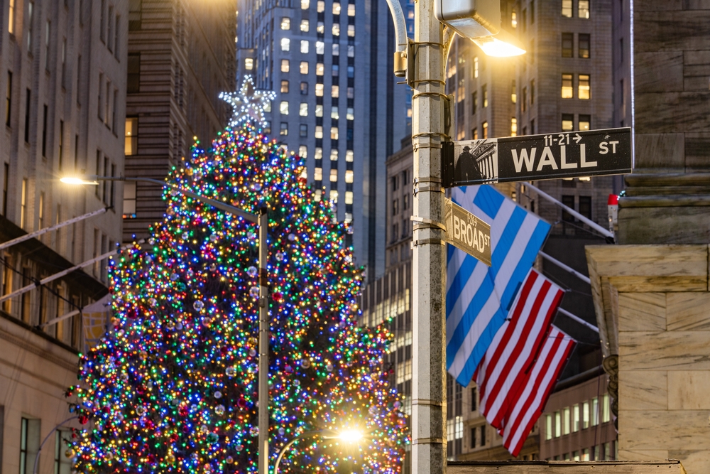 Wall-Street-Rises-as-Santa-Rally-Kicks-Off