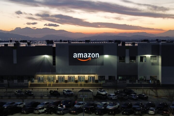 amazon-showcases-cloud-innovations-at-aws-reinvent-amid-strong-cyber-monday-performance