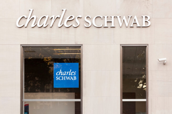 charles-schwab-reports-44%-profit-surge-in-fourth-quarter