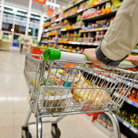 uk-retail-sales-fall-in-december-raising-recession-fears