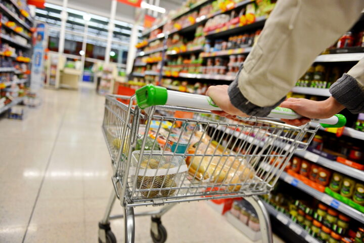 uk-retail-sales-fall-in-december-raising-recession-fears