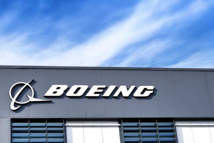 boeing-shares-surge-as-japan-airlines-expands-737-8-order