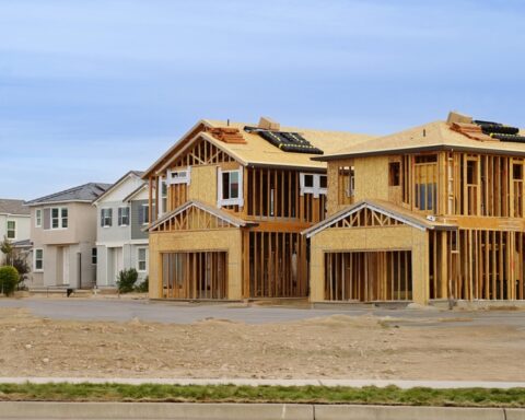 us-homebuilder-confidence-falls-to-7-month-low