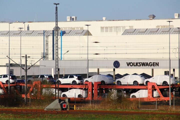 volkswagen-and-stellantis-avoid-tariffs-while-bmw-faces-levies