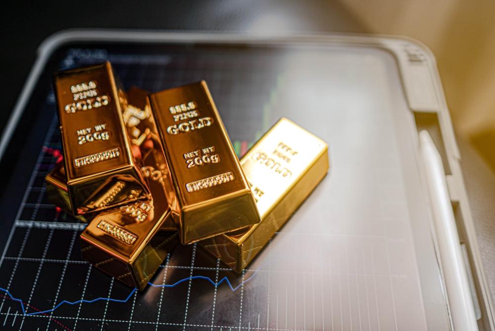 gold-hits-record-highs-as-geopolitical-tensions-fuel-rally