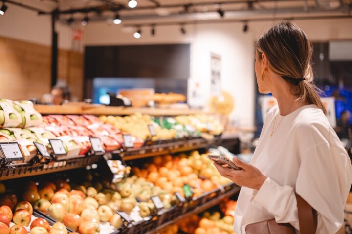 us-consumer-sentiment-dips-amid-ongoing-tariff-uncertainty
