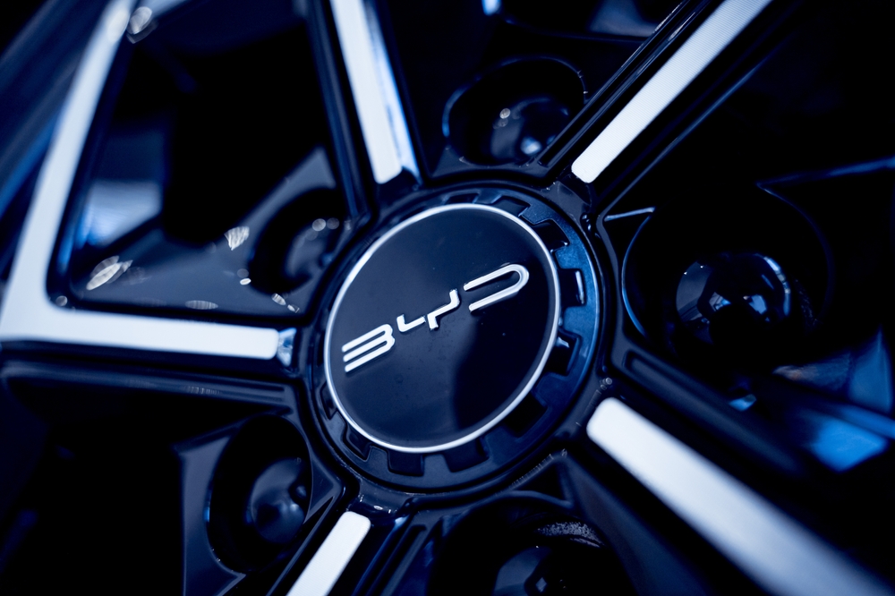 byd-shares-drop-after-price-cuts,-investors-concerned