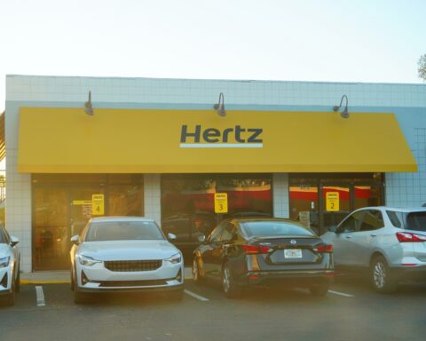 hertz-stock-drops-after-q1-loss-and-$250-million-offering