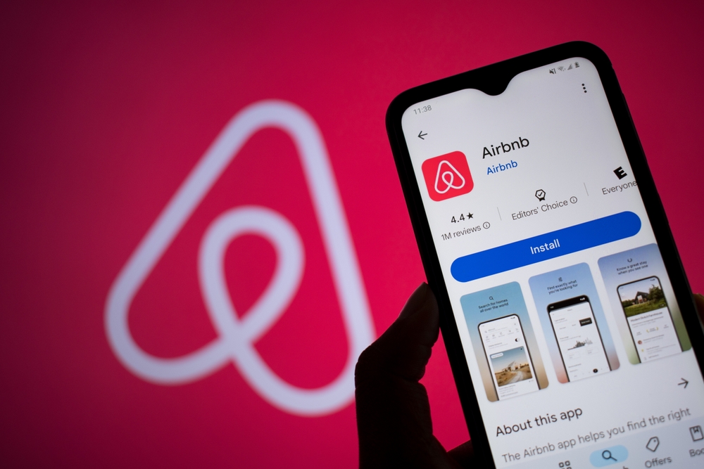 spain-orders-airbnb-to-remove-65,000-listings