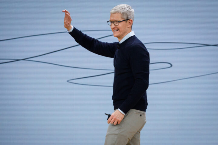 trump's-talks-with-tim-cook-boost-apple-amid-tariff-pause