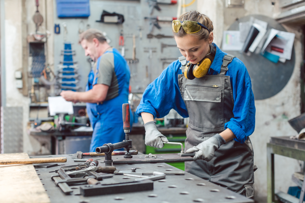 german-business-activity-returns-to-growth-in-june