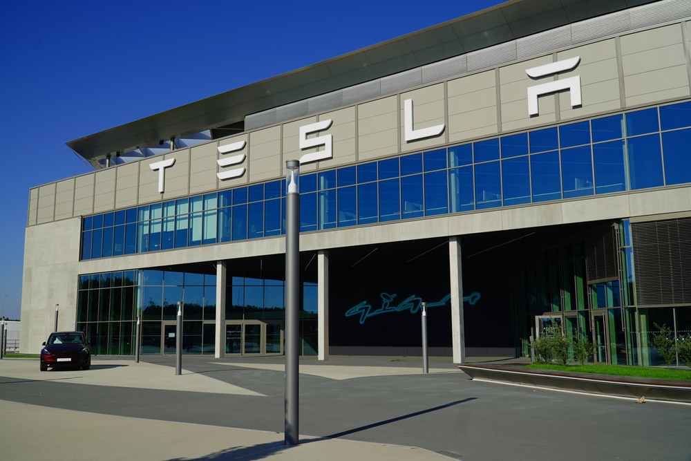 tesla-faces-deepening-crisis-amid-musk’s-political-turn