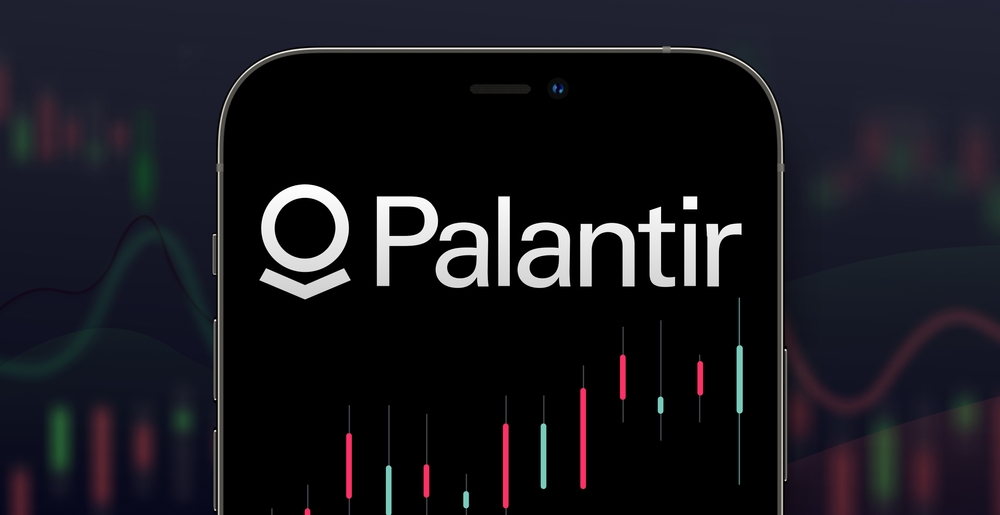 palantir-soars-past-$1b-in-revenue,-lifts-outlook
