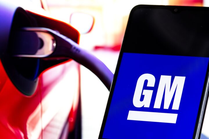 gm-cancels-ev-tax-credit-plan-after-policy-pressure
