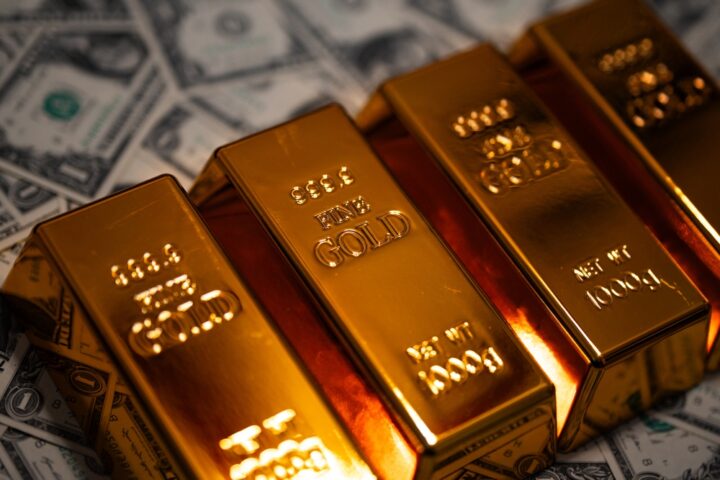 gold-nears-record-as-fed-outlook-and-shutdown-stir-demand