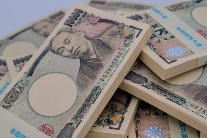 yen-and-euro-slump-as-markets-react-to-rate-risks