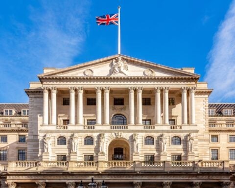 bank-of-england-ends-2025-with-narrow-rate-cut