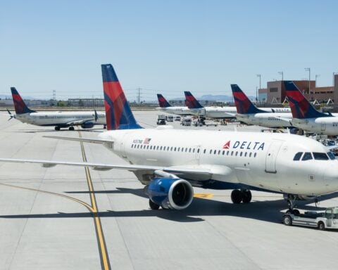 delta-says-shutdown-cut-profit-by-$200-million