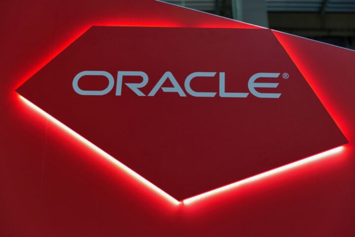 oracle-shares-slide-on-data-center-funding-concerns