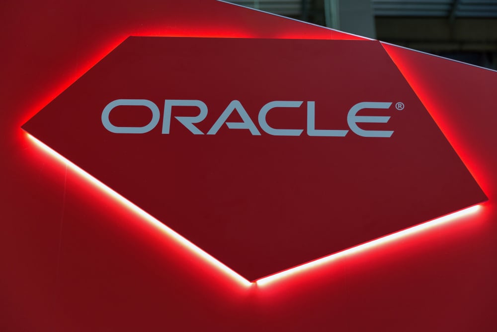 oracle-shares-slide-on-data-center-funding-concerns