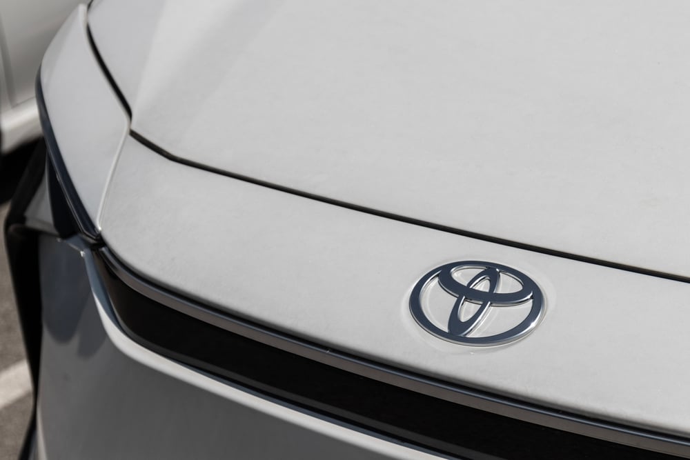 toyota-us-sales-rise-8%-in-2025-on-electrified-demand