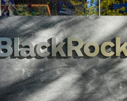 larry-fink-warns-investors-against-chasing-market-timing