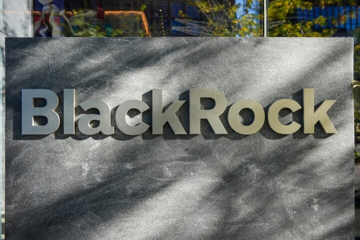 larry-fink-warns-investors-against-chasing-market-timing