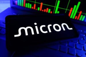 micron-slips-despite-blockbuster-ai-driven-outlook
