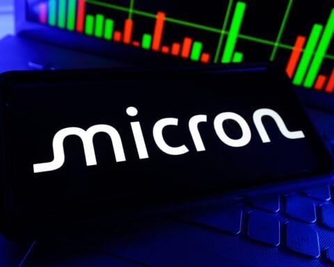 micron-slips-despite-blockbuster-ai-driven-outlook