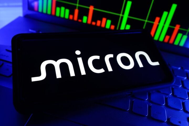 micron-slips-despite-blockbuster-ai-driven-outlook