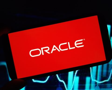 oracle-jumps-on-beat,-raises-fy2027-outlook