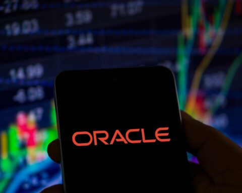 software-stocks-bounce,-but-fear-still-lingers