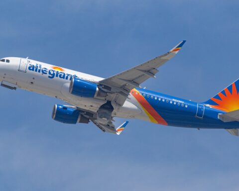allegiant-closes-sun-country-deal