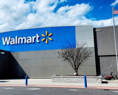 walmart-outlook-raises-consumer-concerns